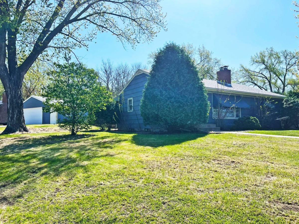 House for rent at 8824 W 34th St, Minneapolis, MN 55426
