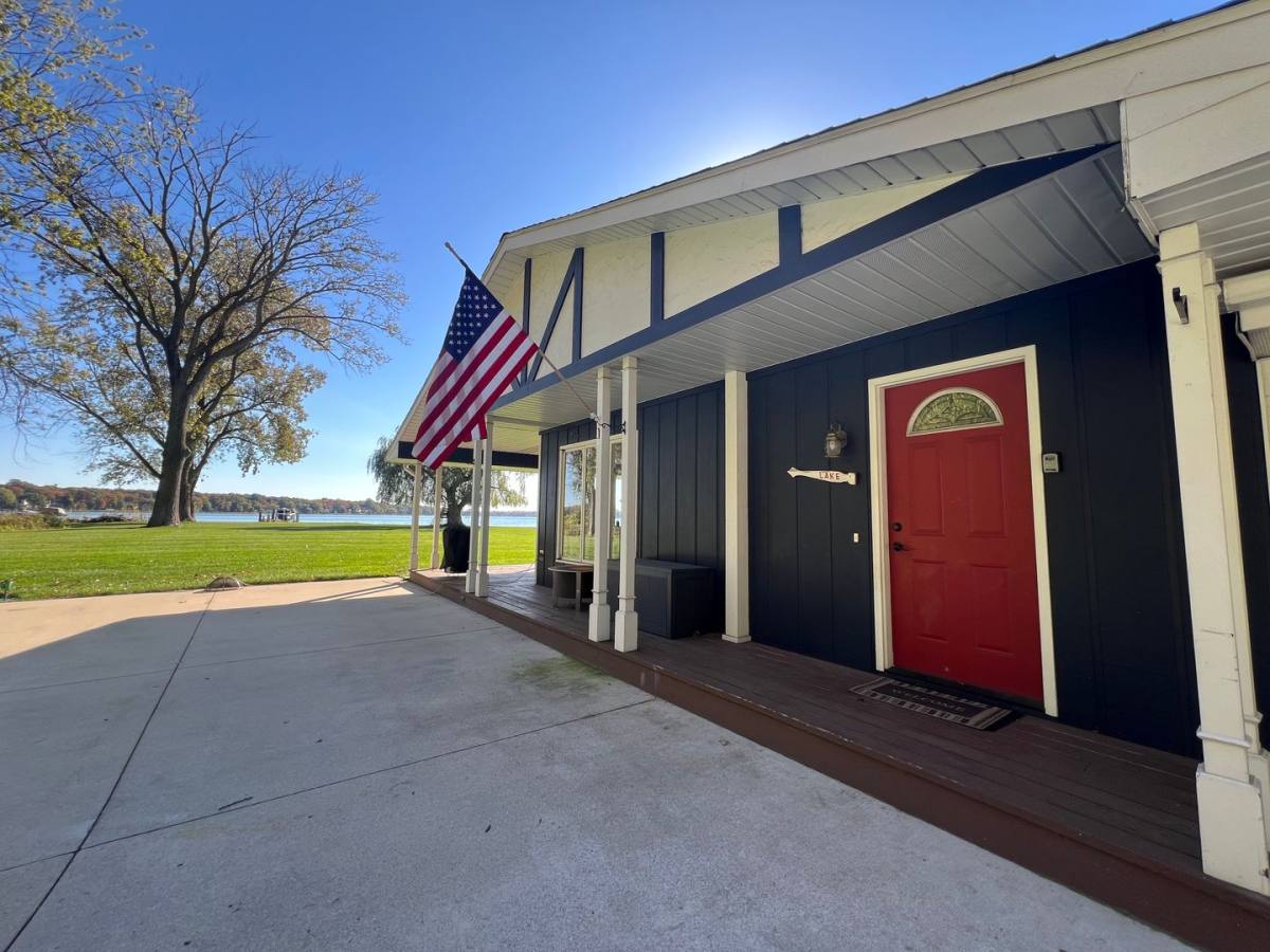 House for rent at 327 Big Bay Dr, Holland, MI 49424