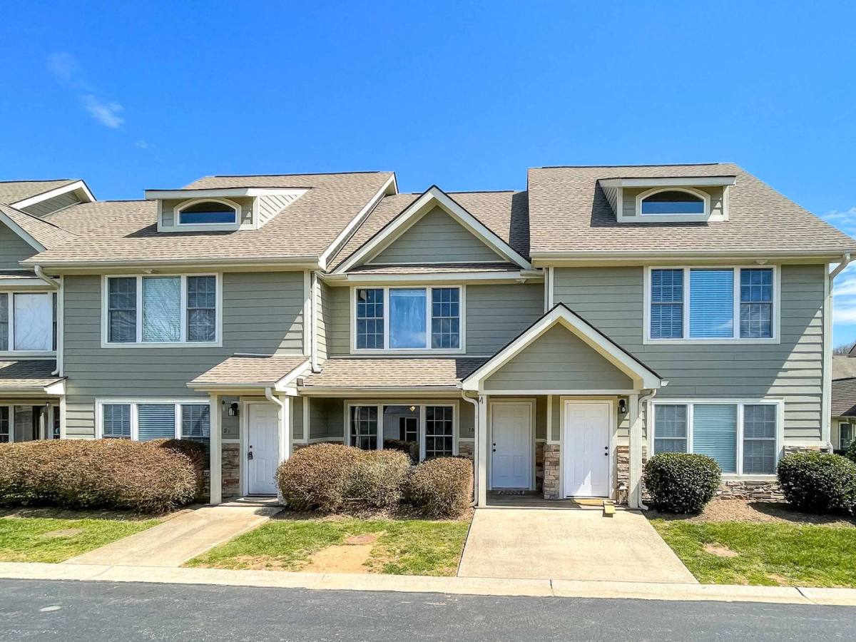 Townhouse for rent at 100 Rotunda Circle, Asheville, NC 28806