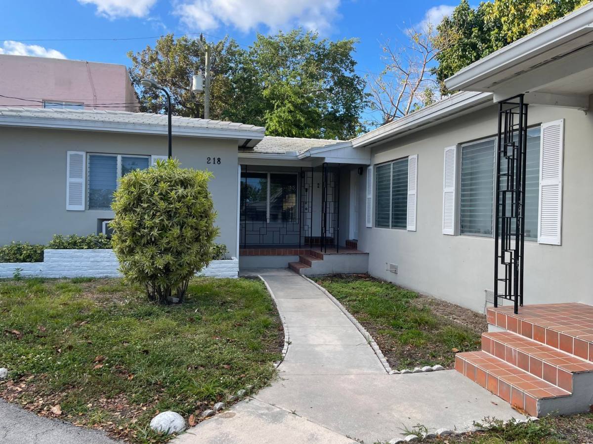 Apartment for rent at 218 Antiquera Ave, Miami, FL 33134