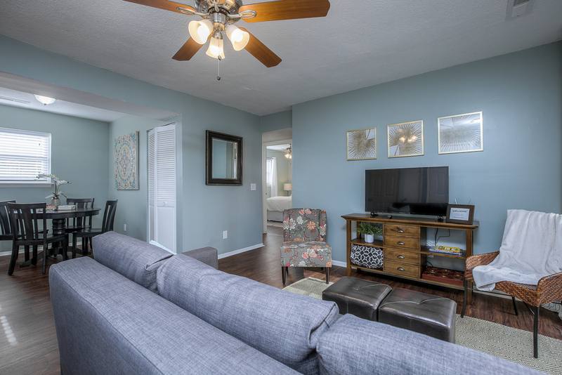 Apartment for rent at 4117 Warwick Blvd, Kansas City, MO 64111