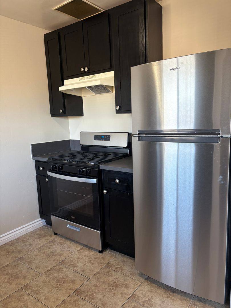Apartment for rent at 4535 Santo Tomas Dr, Los Angeles, CA 90008