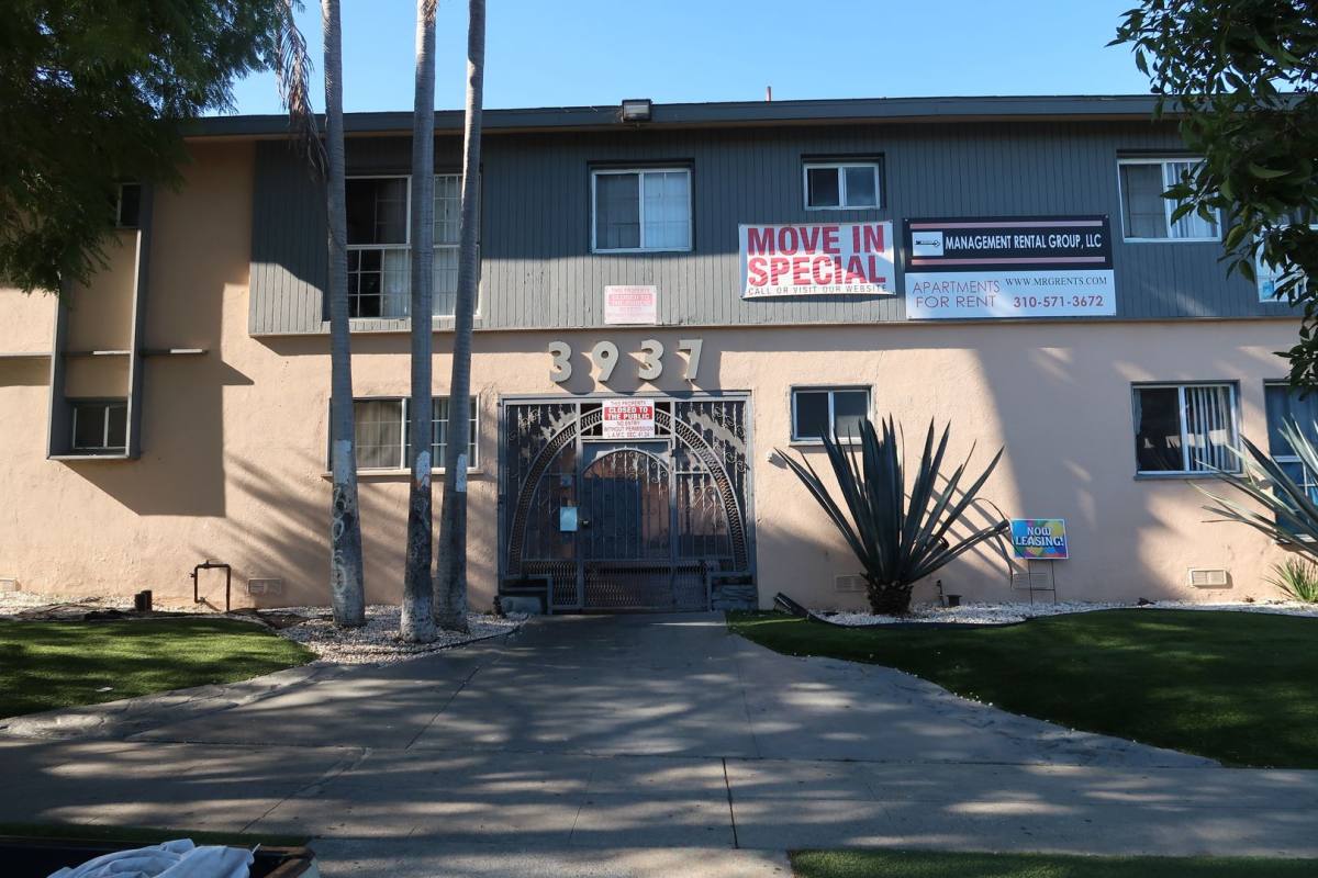 Apartment for rent at 3937 Gibraltar Ave, Los Angeles, CA 90008