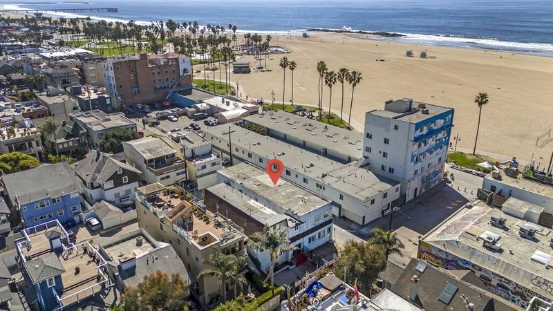 Apartment for rent at 14 Wavecrest Ave #4, Venice, CA 90291
