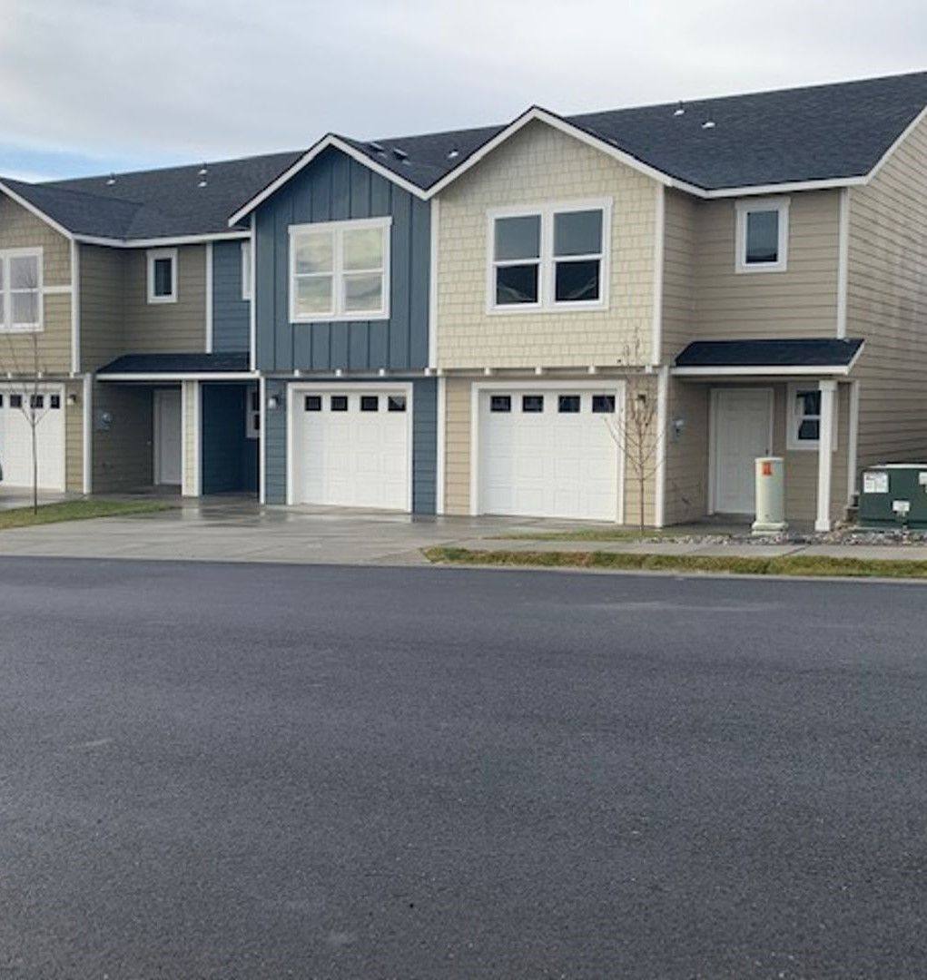 Townhouse for rent at 1745 NE 8th St, Hermiston, OR 97838