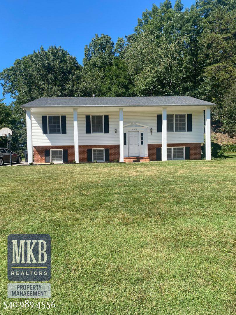 House for rent at 3925 Belle Meade Dr, Roanoke, VA 24018