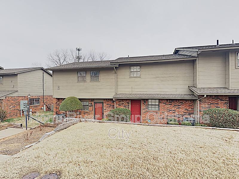 Townhouse for rent at 1330 Hunters Ridge Rd, Edmond, OK 73034
