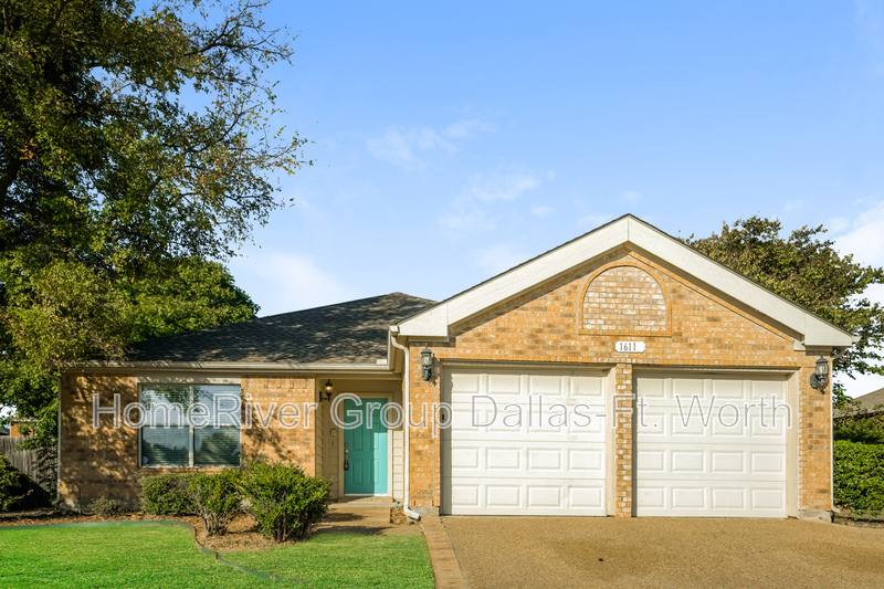 House for rent at 1611 Waters Edge Dr, Red Oak, TX 75154