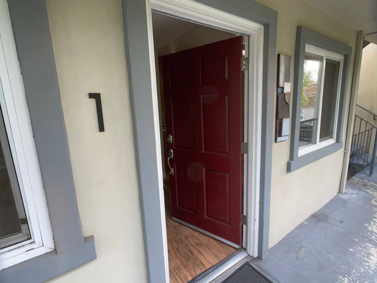 Apartment for rent at 152 Lincoln Ave, Redwood City, CA 94061