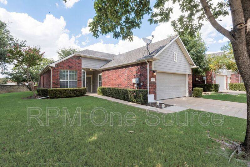 Townhouse for rent at 7225 Rembrandt Dr, Plano, TX 75093