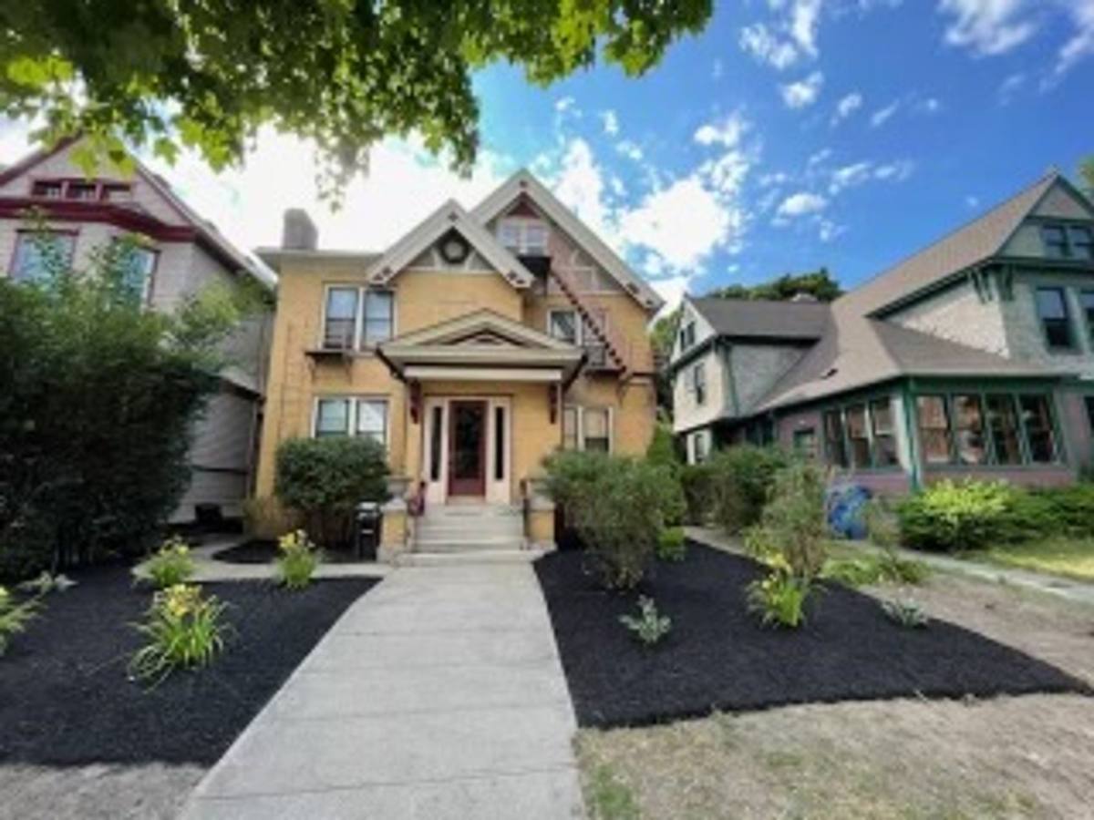 Apartment for rent at 405 Alexander St, Rochester, NY 14607