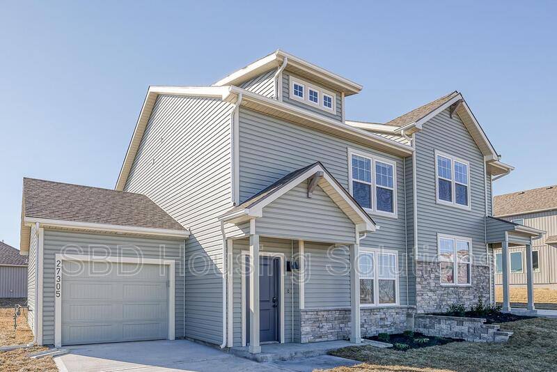 Townhouse for rent at 27426 E Oak View Dr, Lees Summit, MO 64086