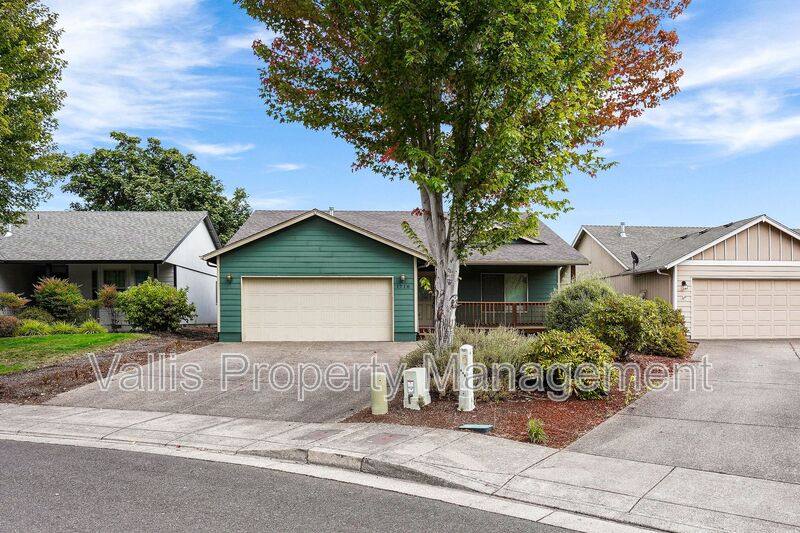 House for rent at 1718 Salmon River St NW, Salem, OR 97304