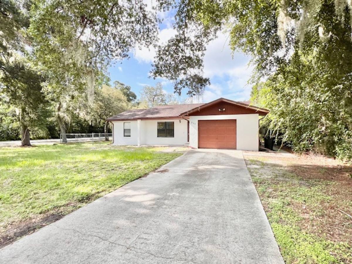 House for rent at 215 Eldorado Dr, Debary, FL 32713