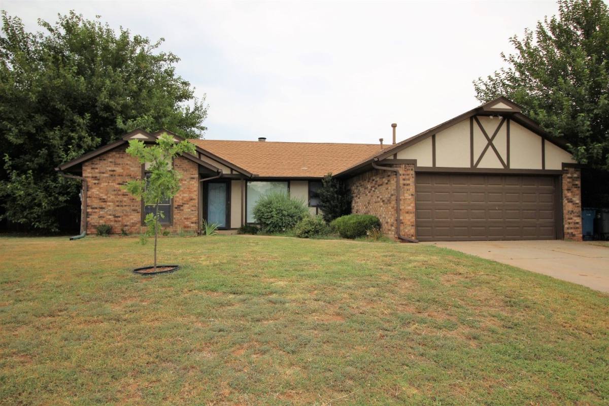 House for rent at 1315 W Gemini Rd, Edmond, OK 73003