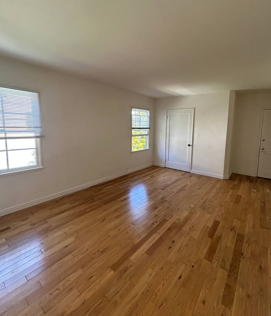 Apartment for rent at 645 S Burnside Ave, Los Angeles, CA 90036