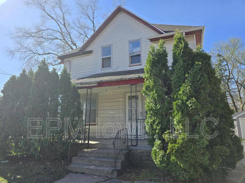 House for rent at 122 Newell St, Waterloo, IA 50703