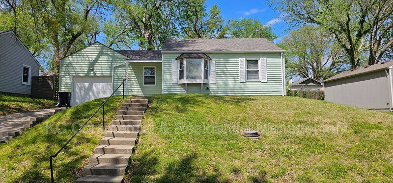 House for rent at 636 NE 45th Terrace, Kansas City, MO 64116