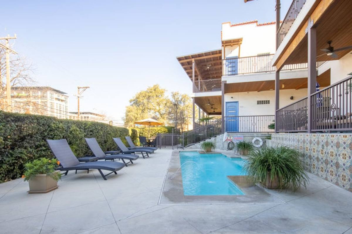 Apartment for rent at 1542 N Alamo St, San Antonio, TX 78215