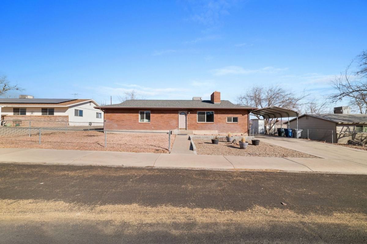 House for rent at 992 N 2050 E, Saint George, UT 84770