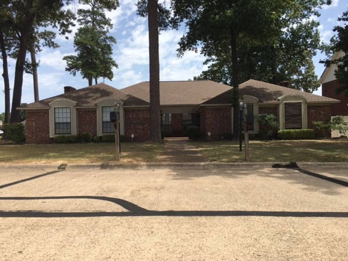 Apartment for rent at 10 Fernwood Dr, Texarkana, TX 75503
