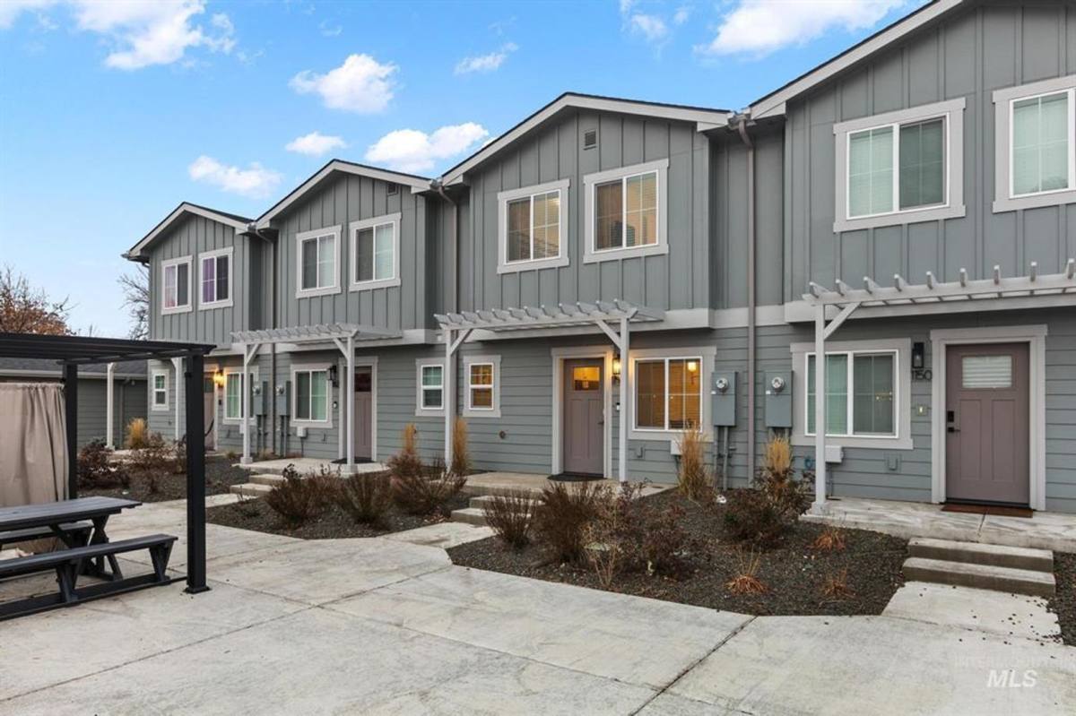 Townhouse for rent at 1156 W Ivywild St, Boise, ID 83706