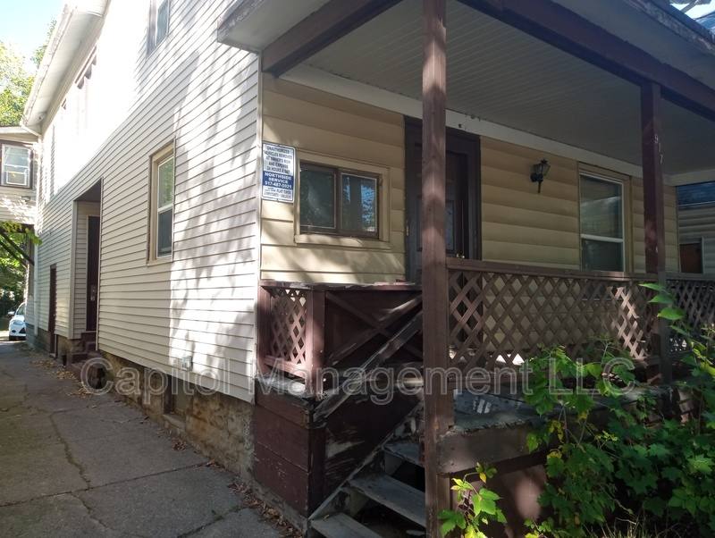 Apartment for rent at 917 Seymour Ave #3, Lansing, MI 48906