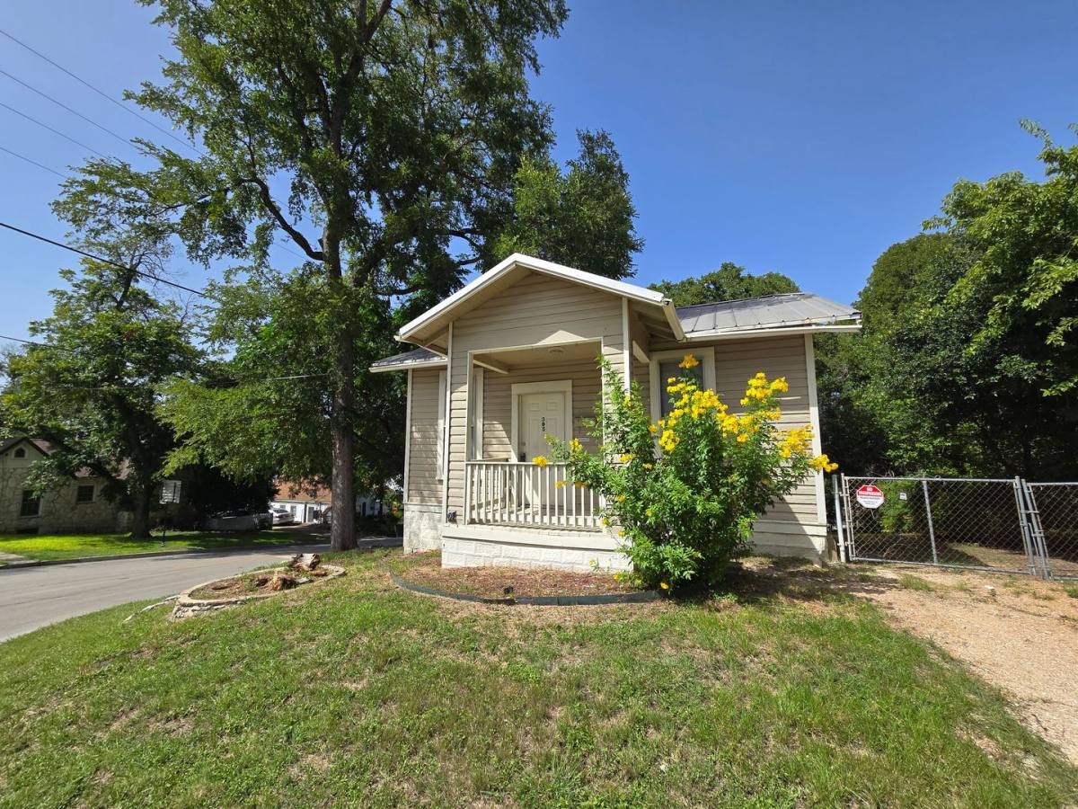 305 S Academy, New Braunfels, TX 78130