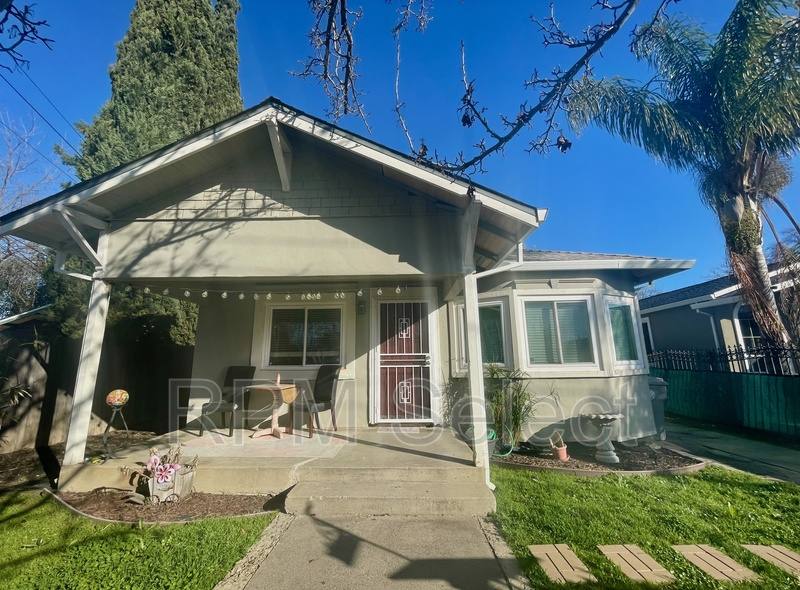House for rent at 4079 4th Ave, Sacramento, CA 95817