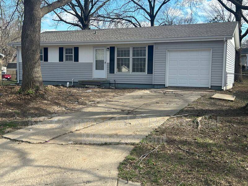 Apartment for rent at 309 Manor Lane, Liberty, MO 64068