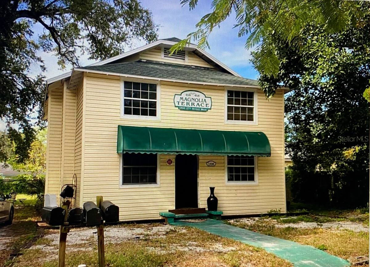 Apartment for rent at 1306 17th St W, Bradenton, FL 34205