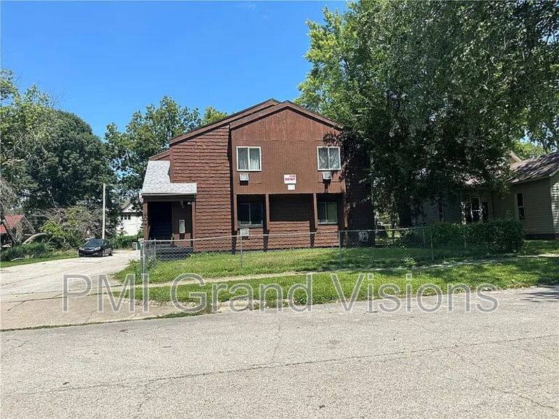 Apartment for rent at 904 W Macon St #6, Decatur, IL 62522