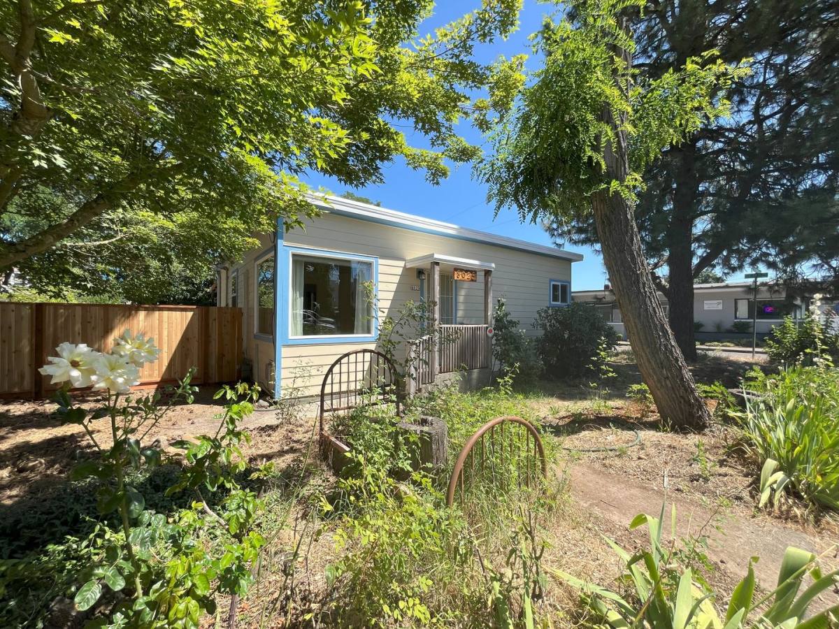 House for rent at 8025 SE Woodstock Blvd, Portland, OR 97206