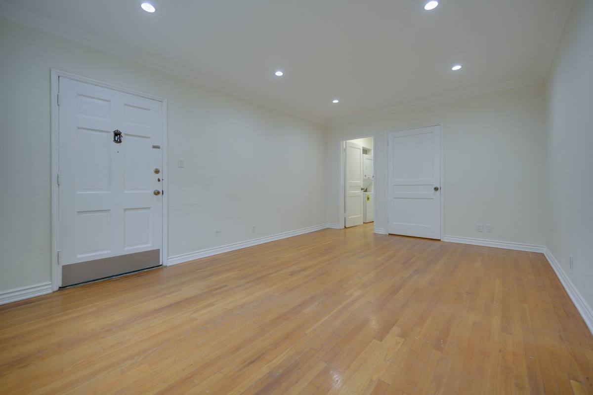 Apartment for rent at 2807 St George, Los Angeles, CA 90027