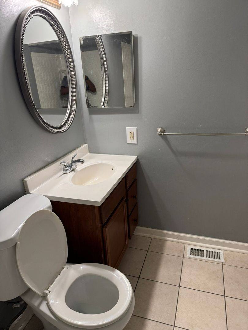 Townhouse for rent at 10433 Briarbend Dr, Saint Louis, MO 63146