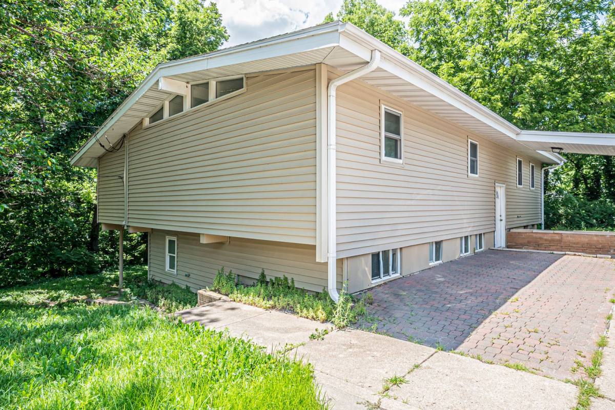 House for rent at 2309 Anderson Ave, Manhattan, KS 66502