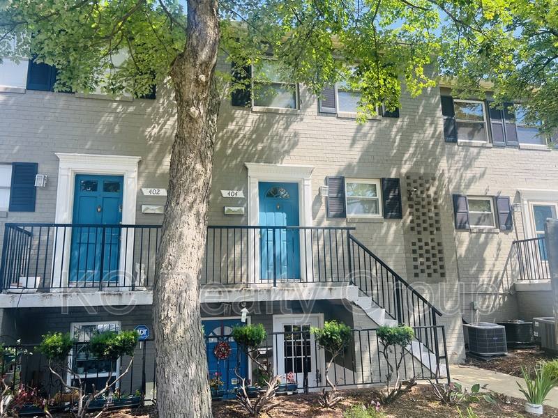 Townhouse for rent at 404 N Armistead St, Alexandria, VA 22312