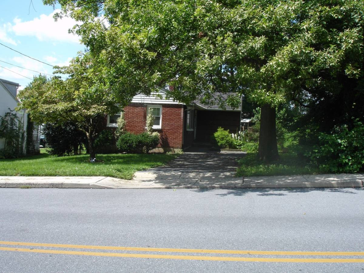 House for rent at 1139 High St, Lancaster, PA 17603