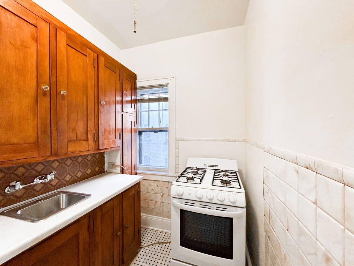 Apartment for rent at 1325 W 27th St, Minneapolis, MN 55408