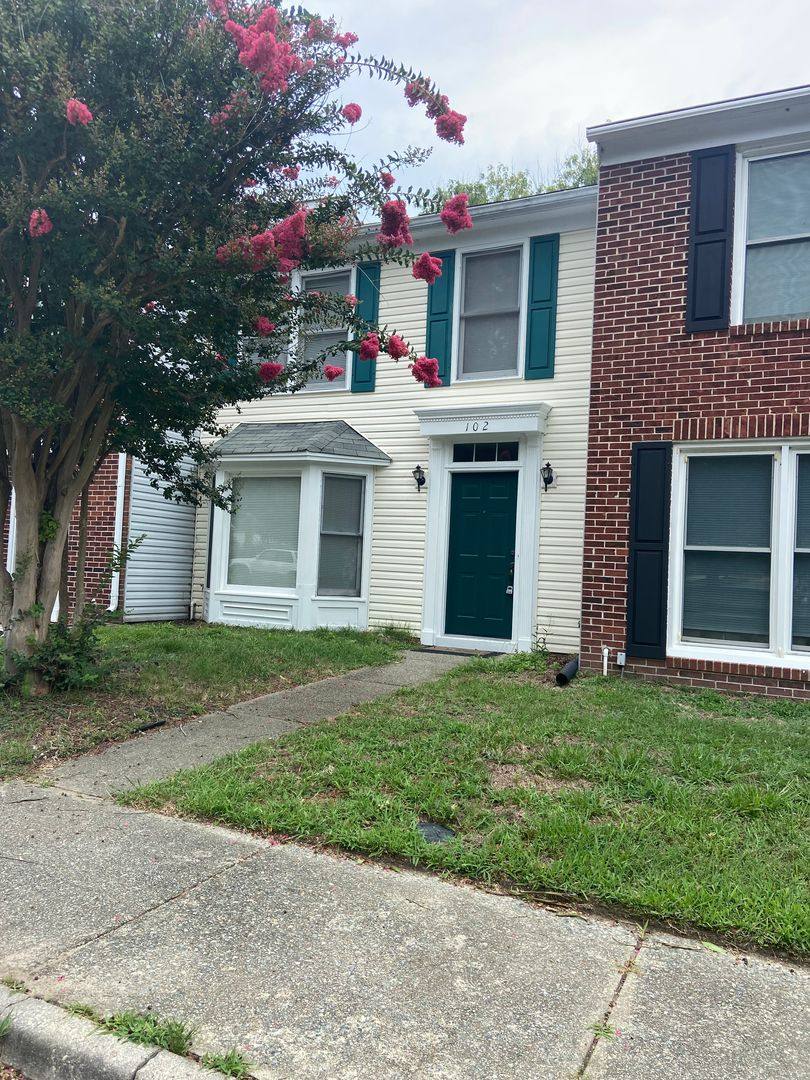Townhouse for rent at 102 Yearling Court, Yorktown, VA 23693