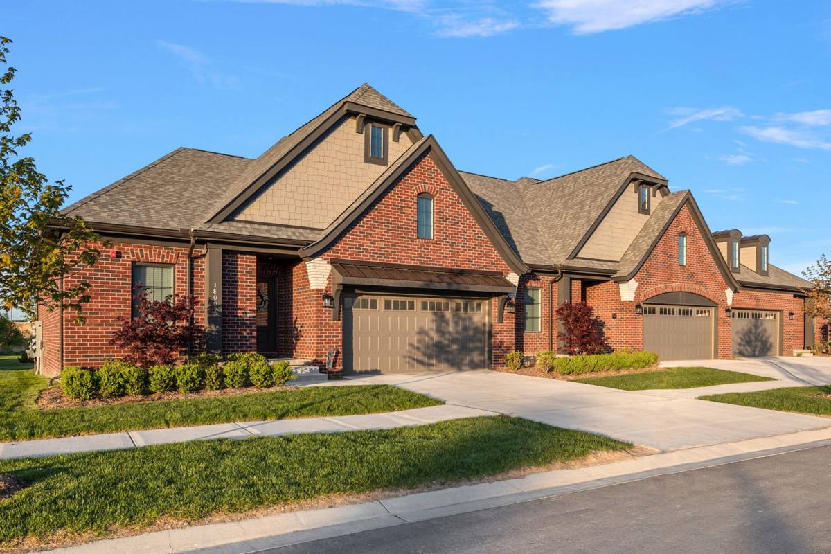 Townhouse for rent at 18014 Petite Dr, Clinton Township, MI 48038
