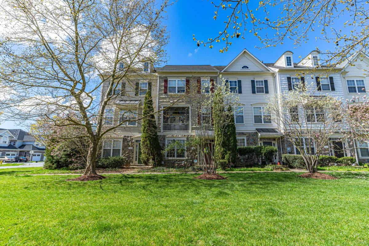 Townhouse for rent at 742 Collington Court, Woodbridge, VA 22191