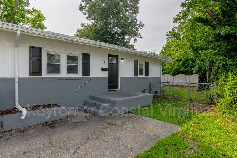 House for rent at 2319 Jamestown Ave #B, Hampton, VA 23661