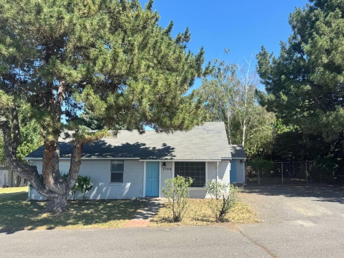 House for rent at 3706 Howard Ave, Yakima, WA 98902
