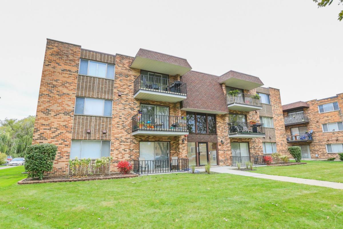 Apartment for rent at 7321 Sandalwood Dr, Tinley Park, IL 60477