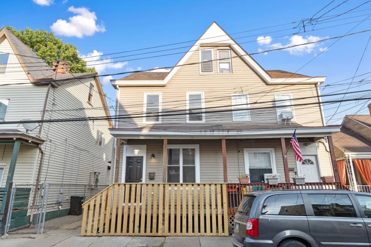 House for rent at 210 21st St, Pittsburgh, PA 15215