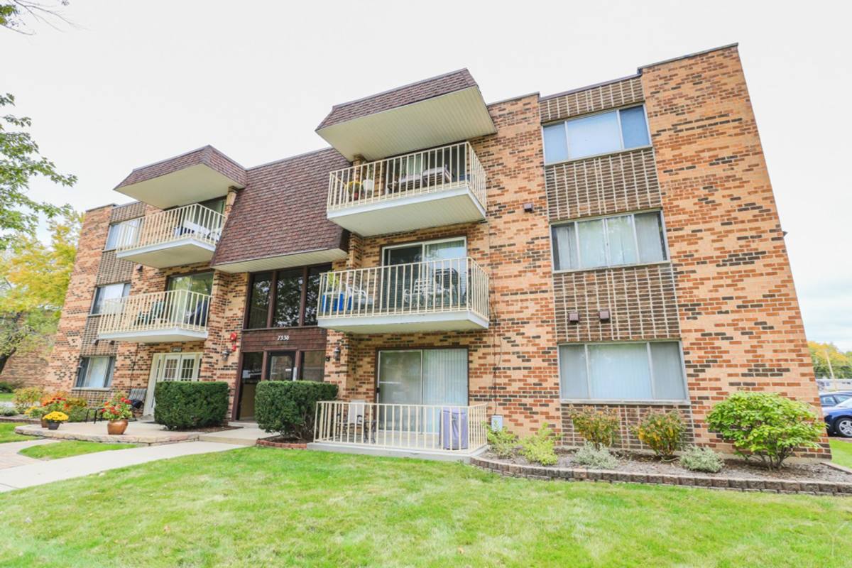Apartment for rent at 17510 Cedar Lane, Tinley Park, IL 60477