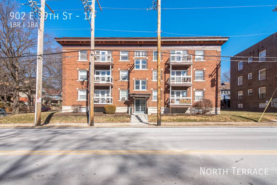 Apartment for rent at 902 E 39th St, Kansas City, MO 64111