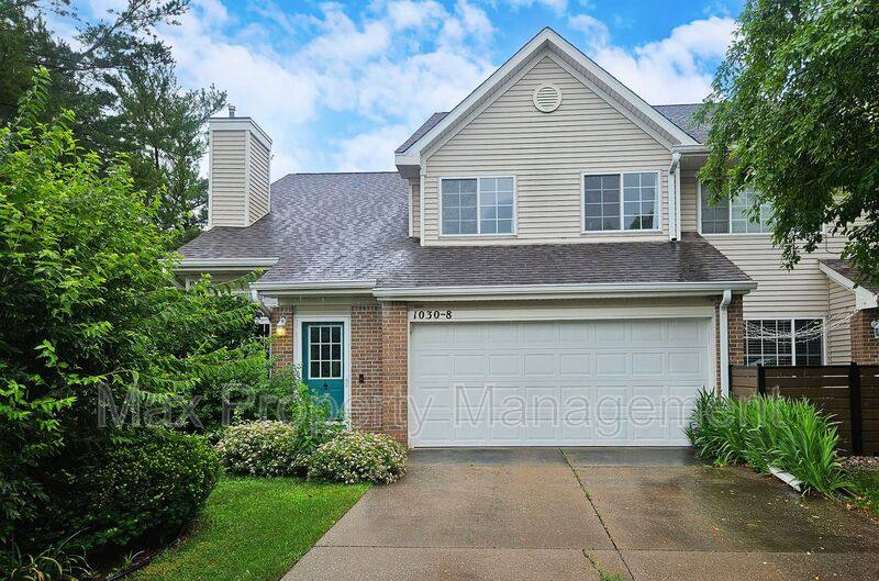 Townhouse for rent at 1030 68th St #8, West Des Moines, IA 50266