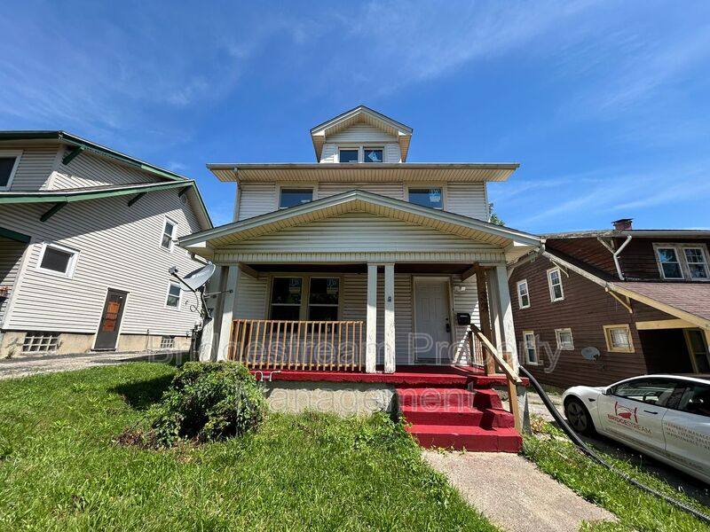 House for rent at 33 E Shadyside Dr, Dayton, OH 45405